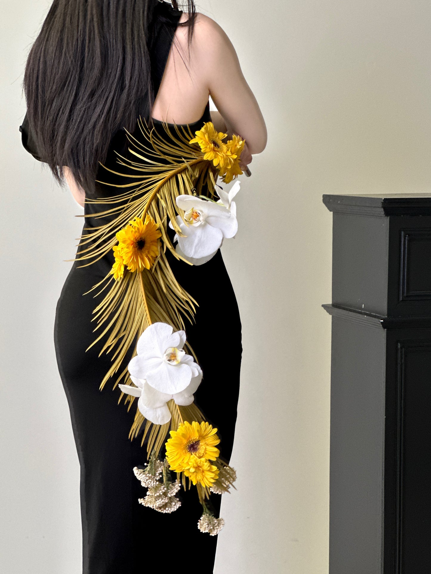 Golden Flow | Contemporary Sculptural Floral Design