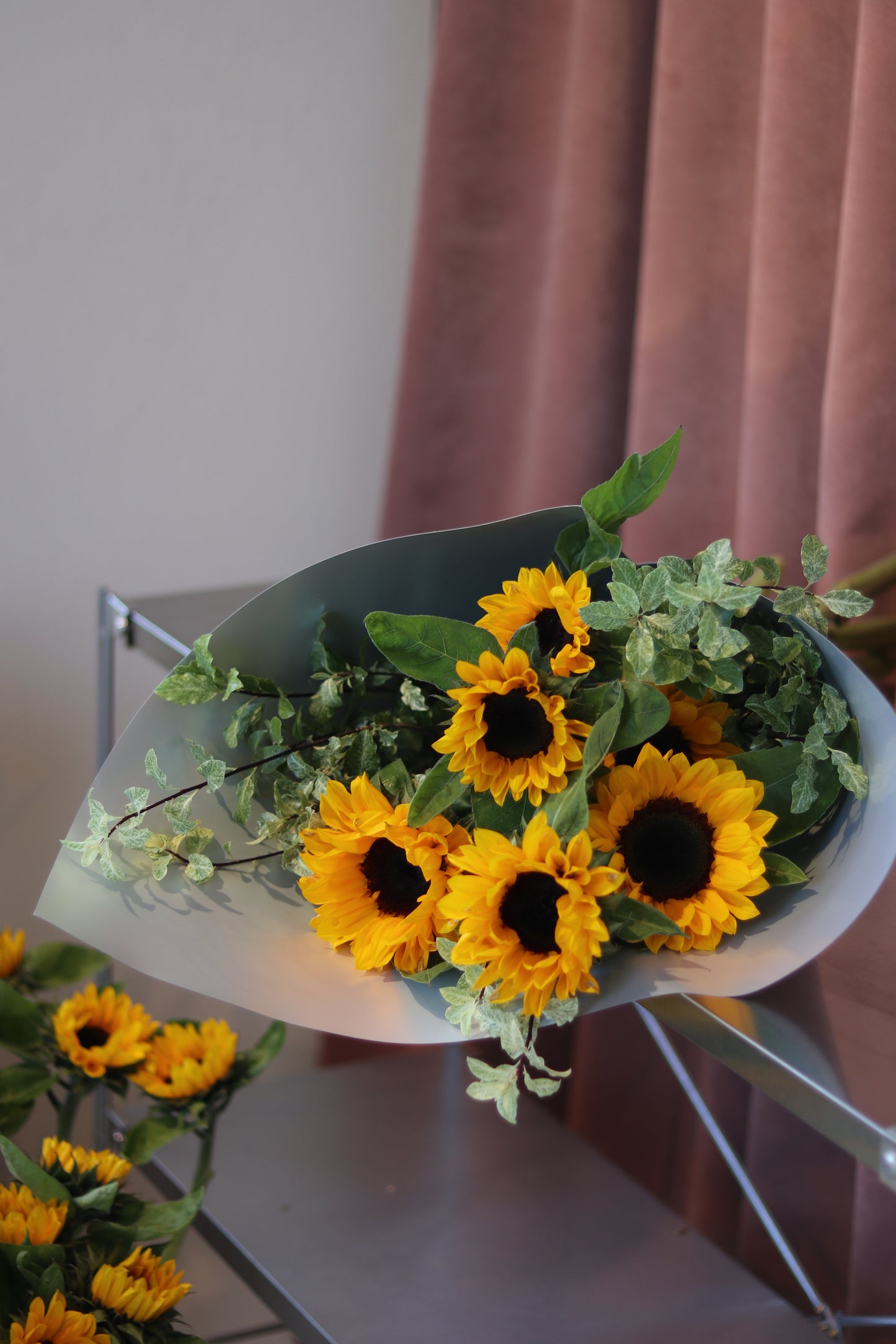 Modern sunflower bouquet for Auckland delivery