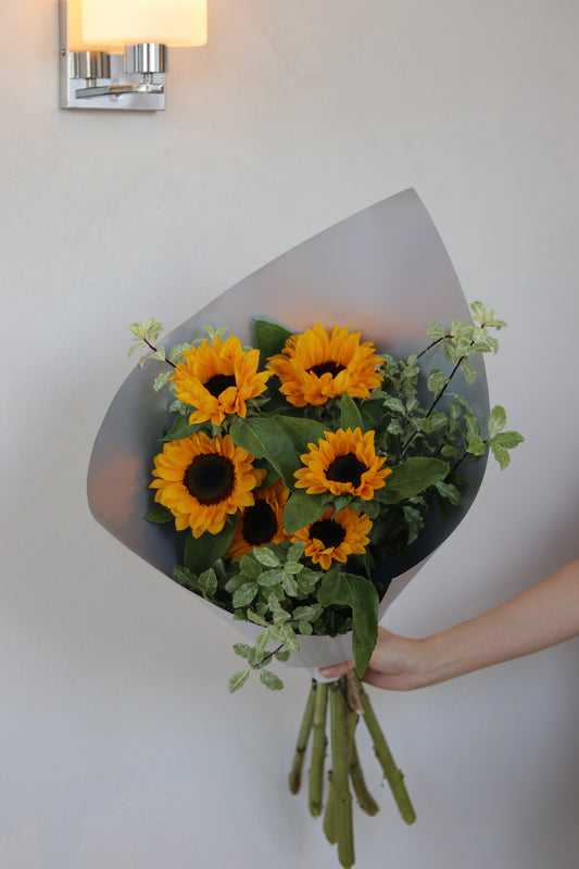 Golden Glow——Classic Graduation Bouquet | Auckland Flower Delivery